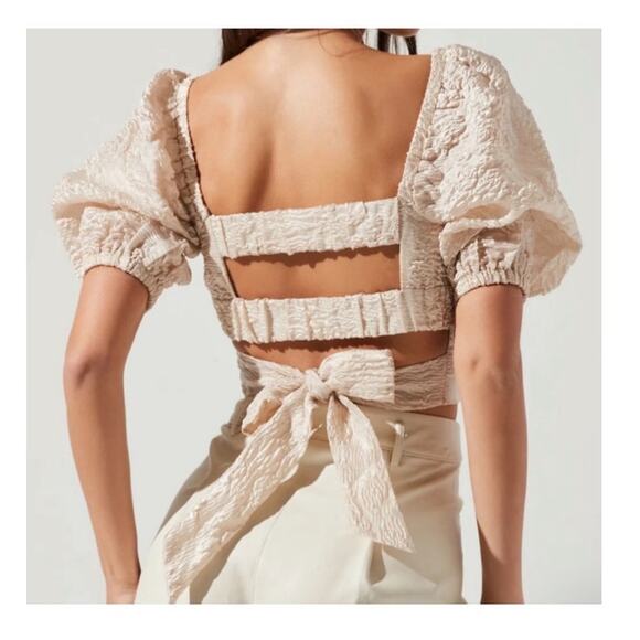 ASTR The Label Tassia Jacquard Puff Sleeve Tie Back Champagne Top SZ L NWT Chic - Picture 2 of 15